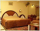 Deluxe rooms in Mt. Abu, Deluxe rooms with lake view, deluxe hotels near nakki lake, deluxe hotels in budget rates