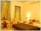 Budget hotels in udaipur, best budget hotels in udaipur near lake, kurabar kothi room images